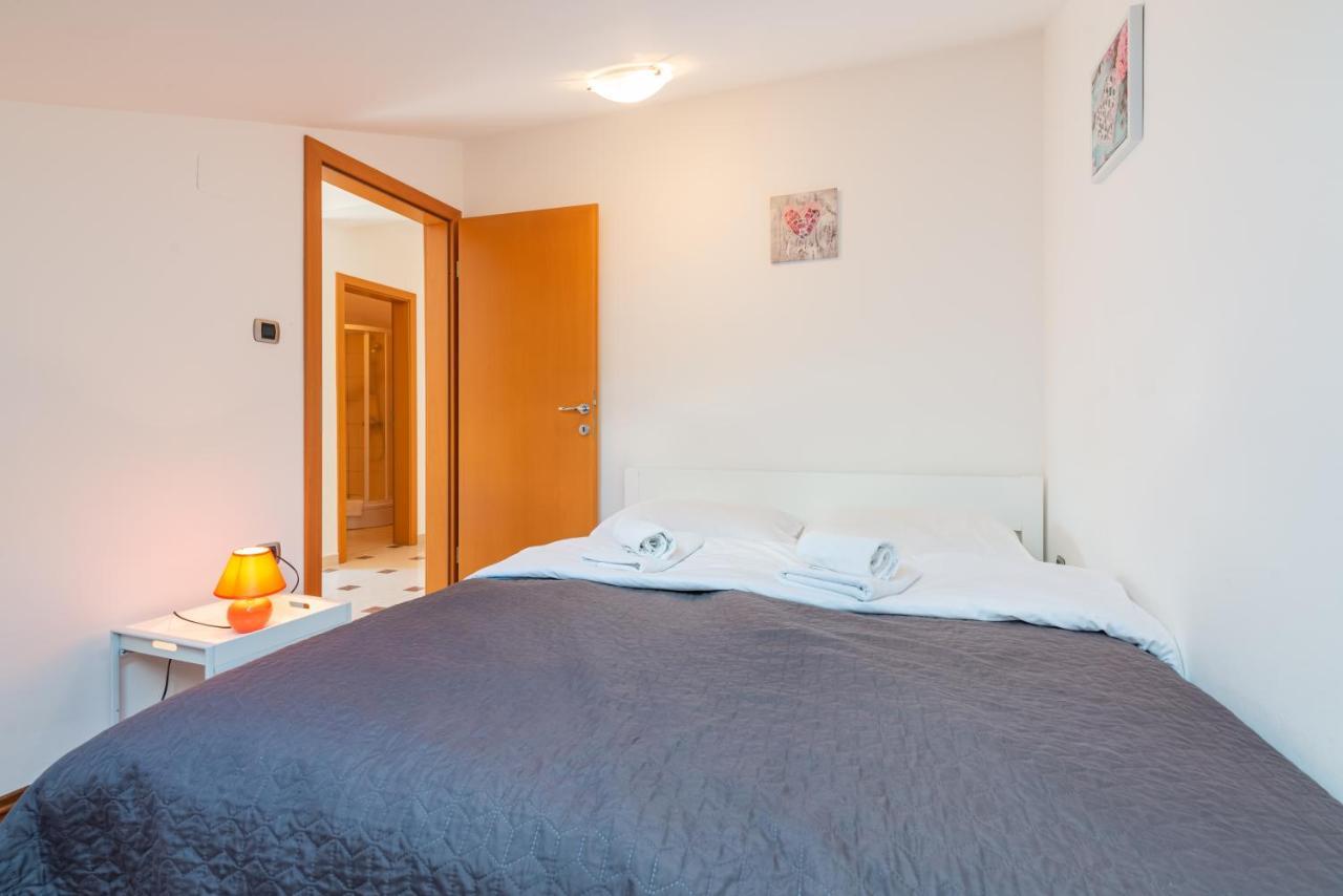 Beautiful Apartment Lovorka 6 , Baska, Krk Exterior photo